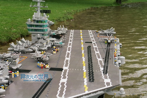 趣闻┊叹为观止的精彩！！用乐高(LEGO)积木搭出来的逼真巨型航母～！(附巨量清晰照片)