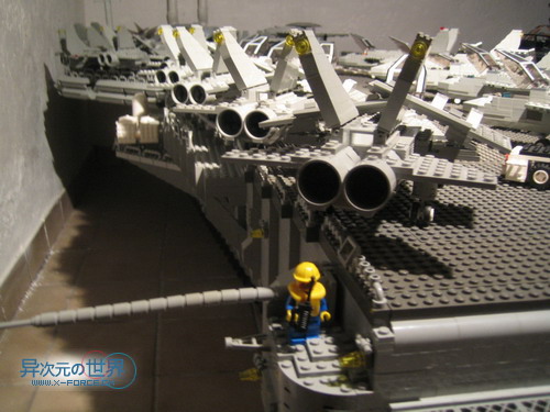 趣闻┊叹为观止的精彩！！用乐高(LEGO)积木搭出来的逼真巨型航母～！(附巨量清晰照片)