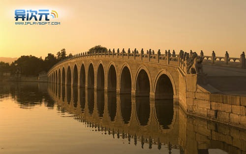 昆明湖十七拱桥，中国北京 (Seventeen Arch Bridge on Kunming Lake in Beijing, China)